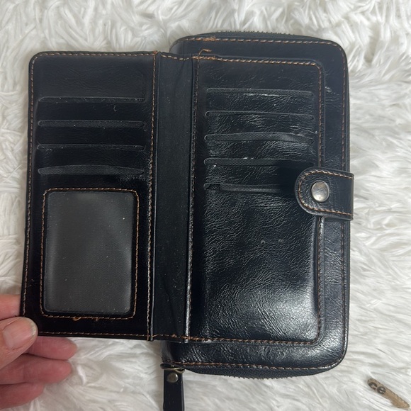 Pola Convenience Wallet - Picture 6 of 8